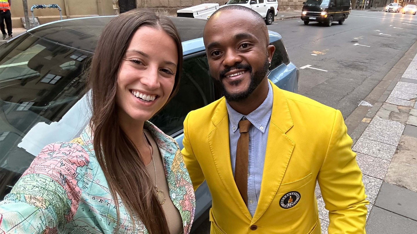 Hitelesítő ellenőrzés Johannesburgban a RecordSetter Yellow Jacket tisztviselőjével