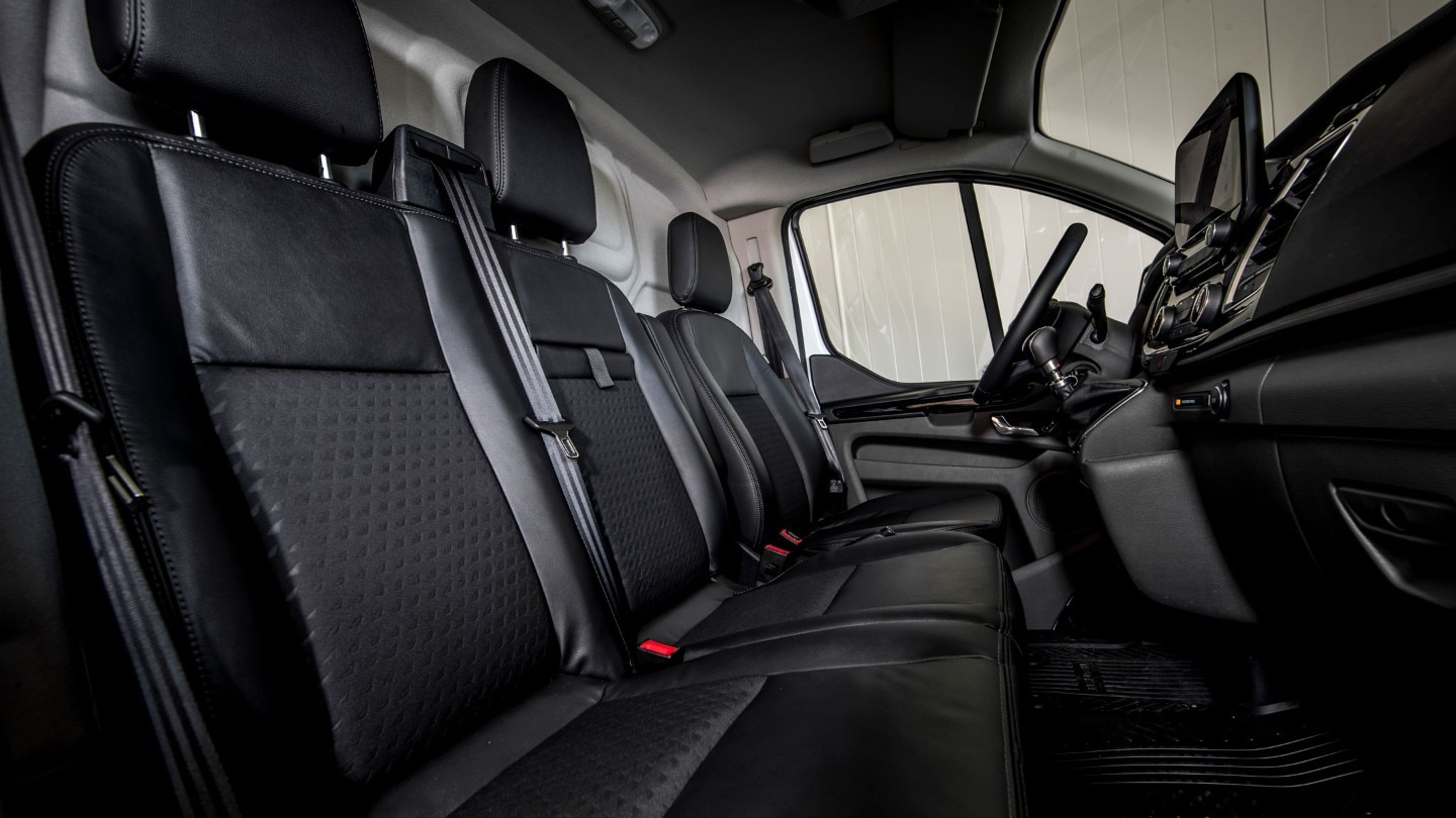 Ford Transit Custom Van belső tere hátsó ülésekkel