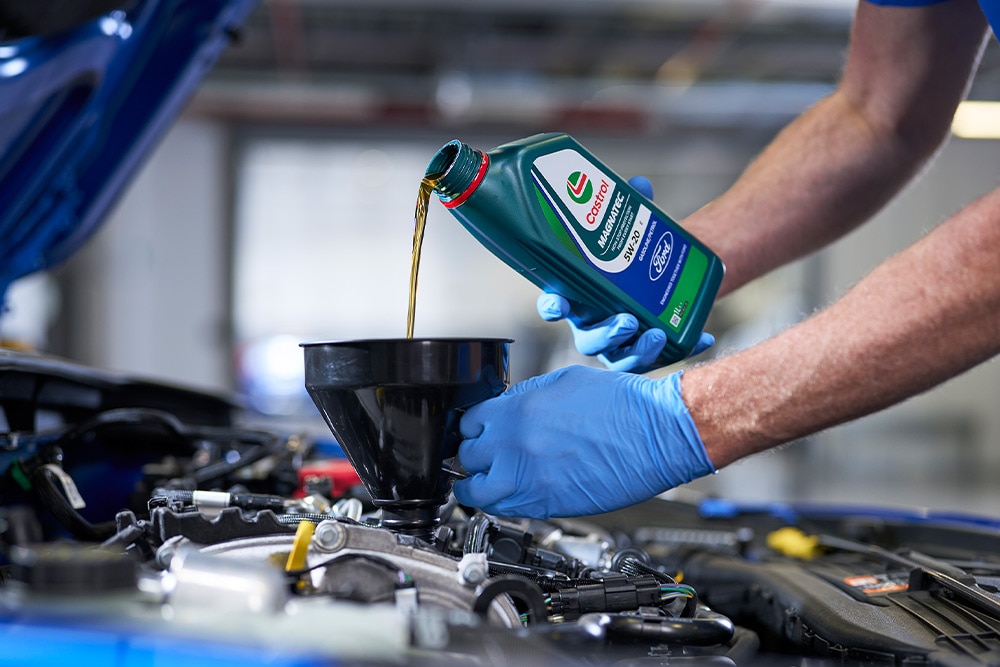 Ford szakember Castrol motorolajat használ