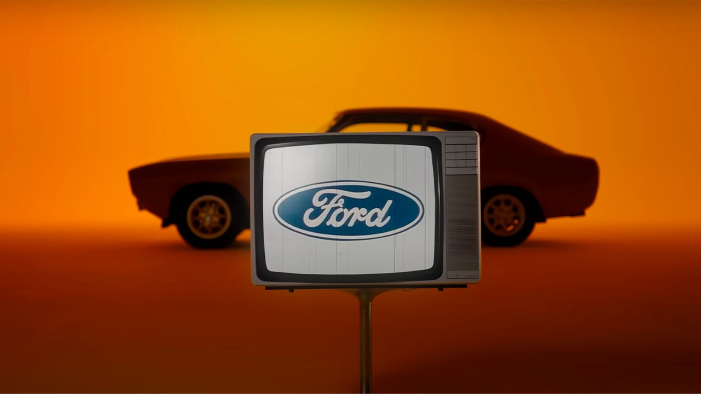 A klasszikus Ford Capri új elektromos Ford Caprivá való átalakulásának előnézete.
