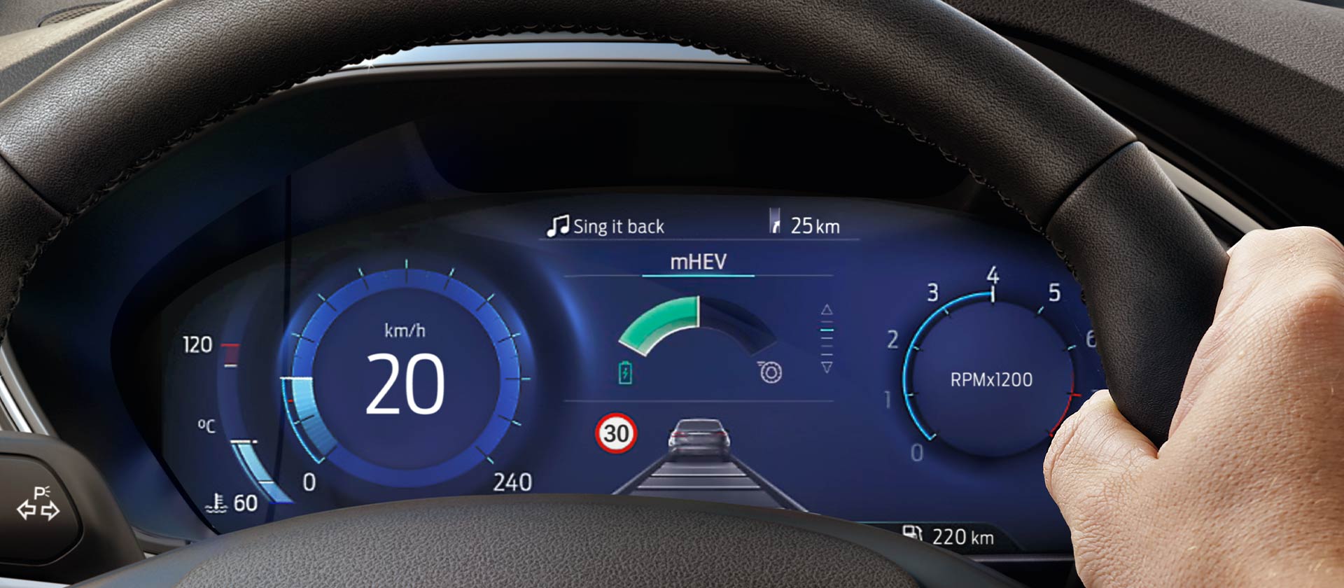 A Ford Focus 12,3"-os digitális műszerfalának közelképe, melyen az információs kijelzők láthatók.