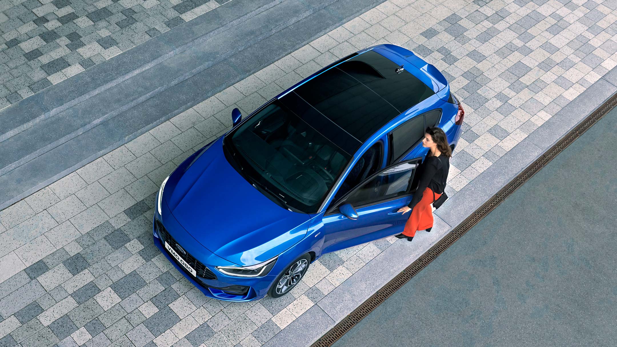 Ford Focus showing panoramic roof