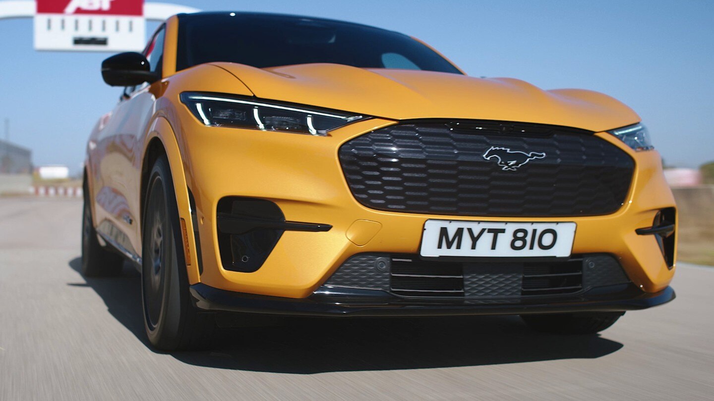 AZ ERŐTELJES FORD MUSTANG MACH-E GT