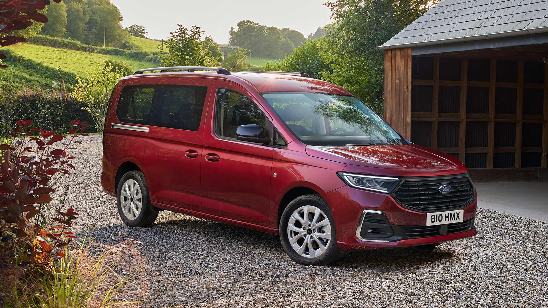 A Ford Tourneo Connect háromnegyedes elölnézete
