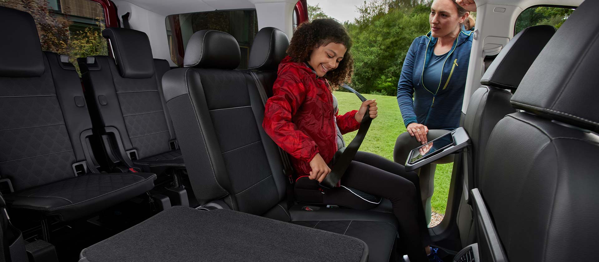 Ford Tourneo Connect tágas belső tere ülésekkel