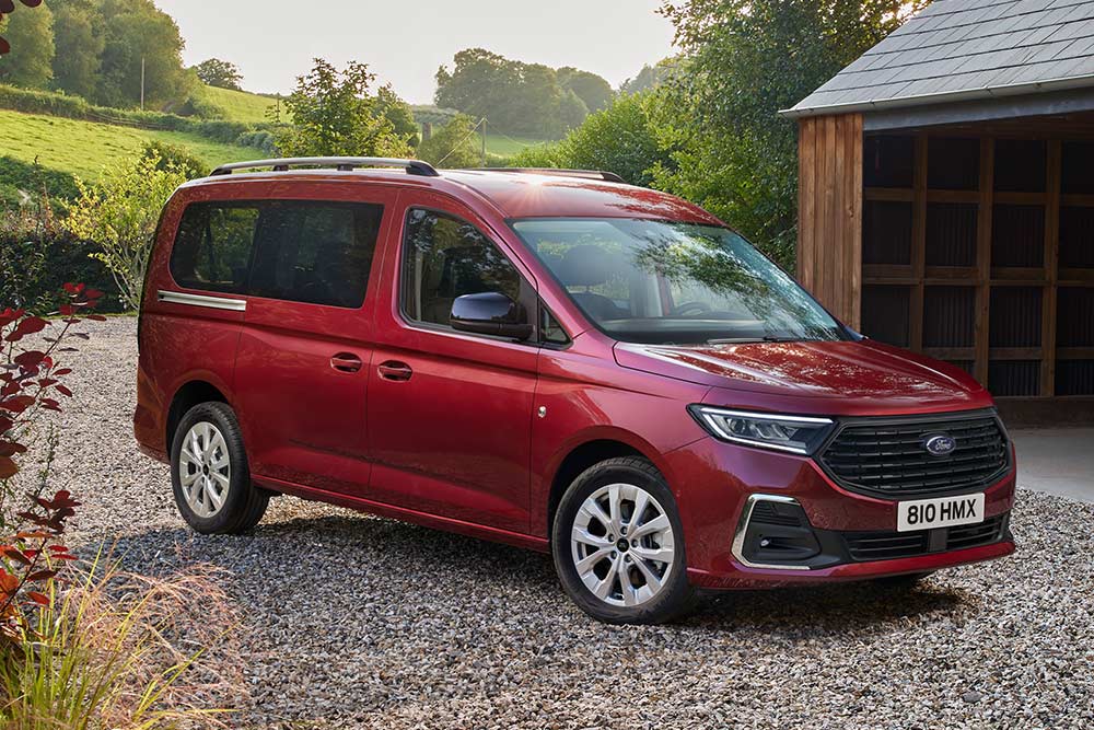 Ford Tourneo Connect háromnegyedes elölnézetből