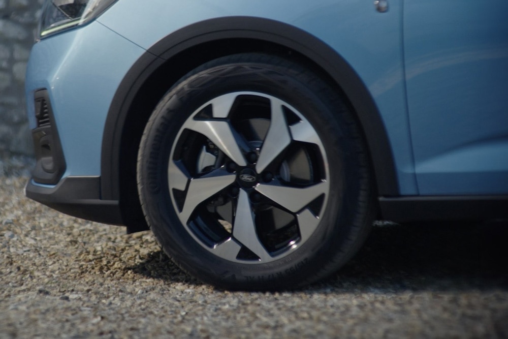 Ford Tourneo Connect első kereke közelről