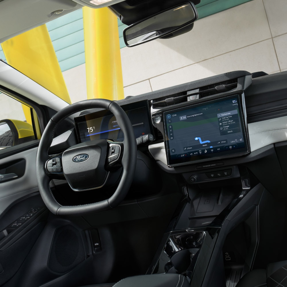 Az új Ford Puma Gen-E® utastere a nagy érintőképernyővel és felhőalapú műholdas navigációval.