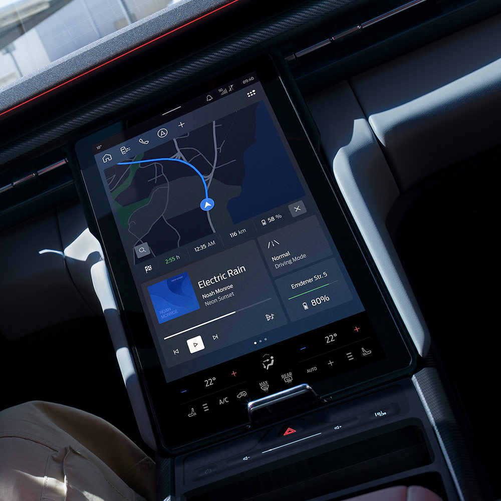 Közelkép egy Ford Capri® műszerfaláról, amelyen a jármű csatlakoztatott navigációs lehetőségei láthatók.