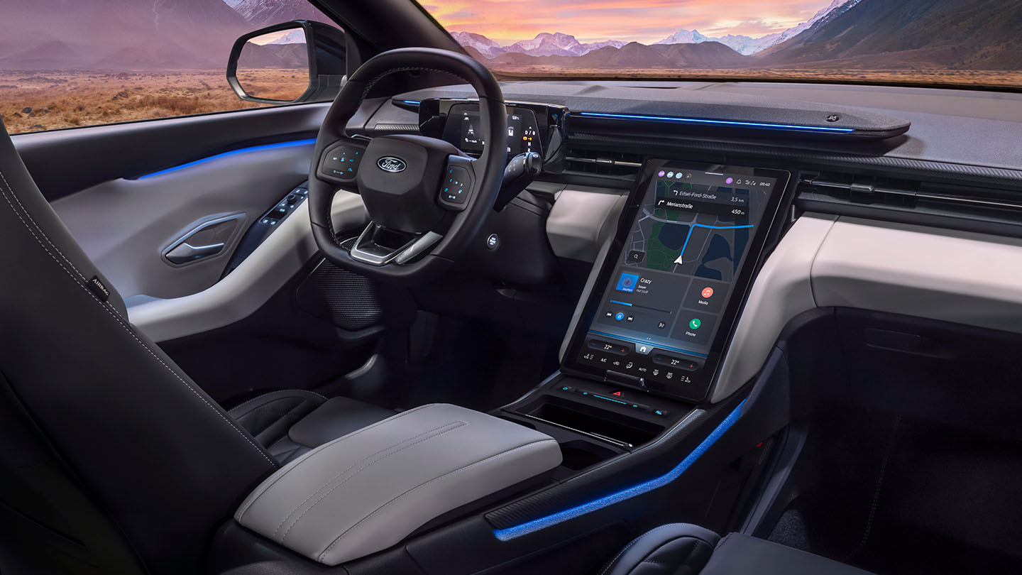 Az ábra az új, teljesen elektromos Ford Explorer® fokozott légzsákteljesítményét mutatja be.