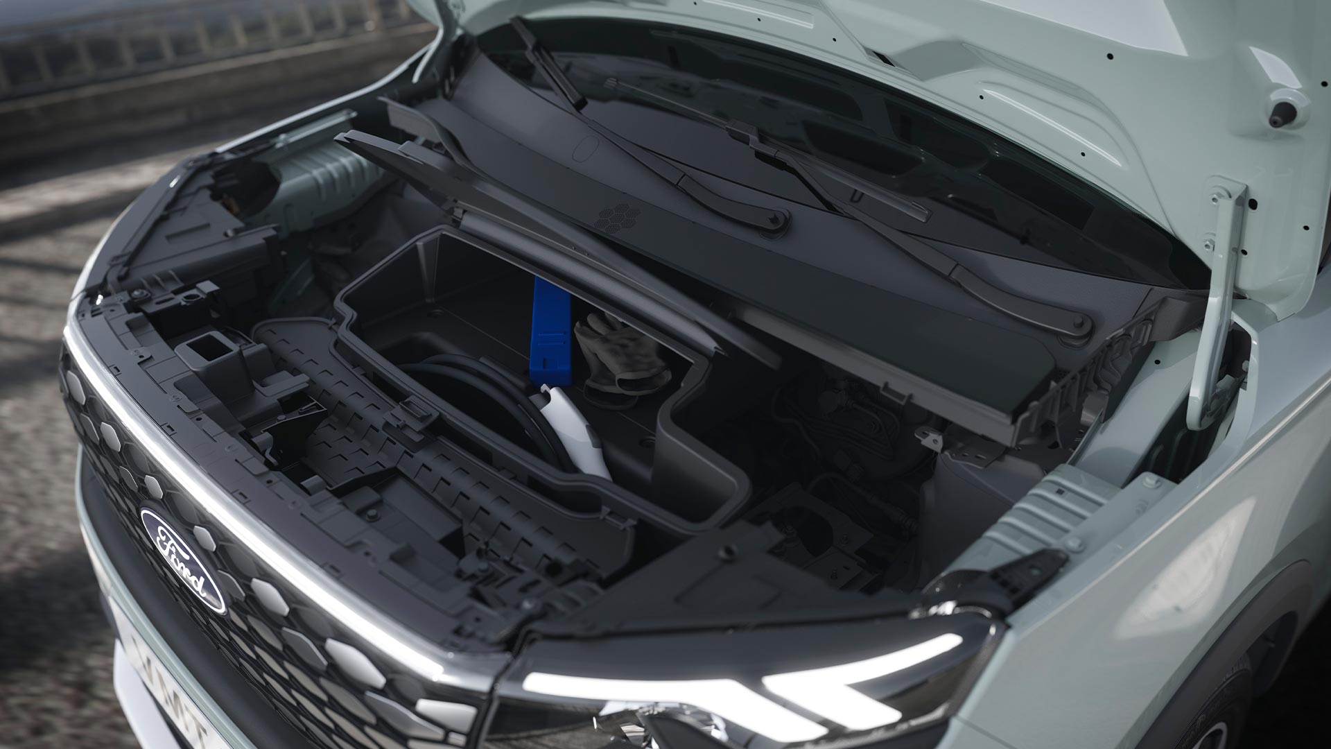 Pillantás a Ford E-Tourneo Courier Active motorházfedele alá