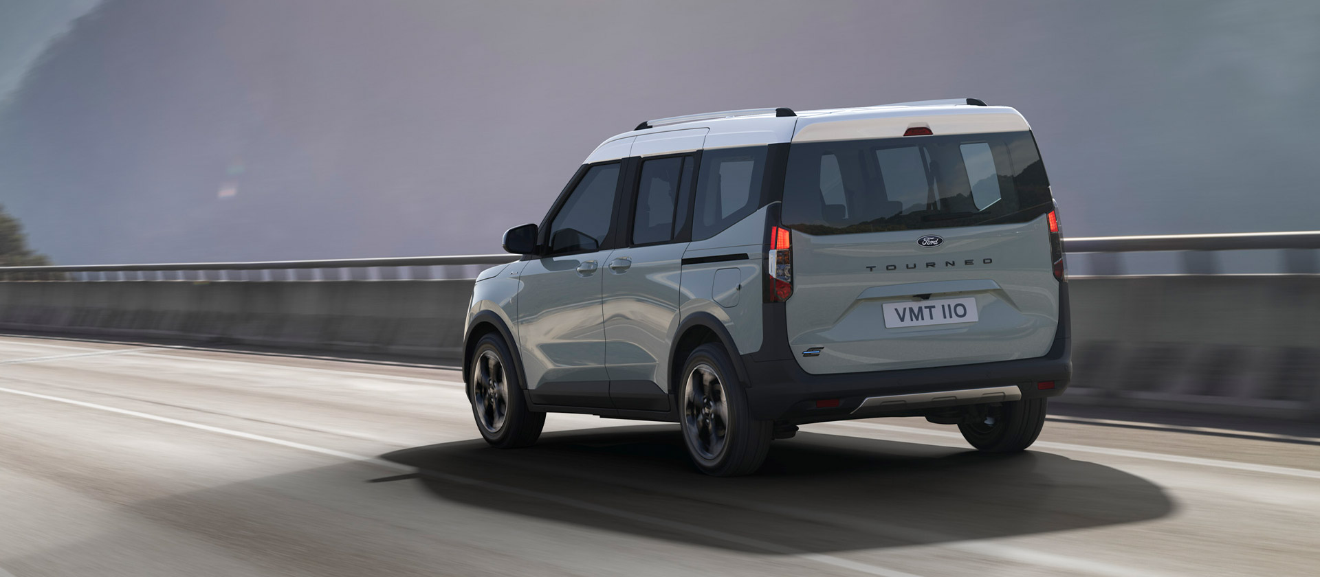 Ford E-Tourneo Courier Active vidéki úton