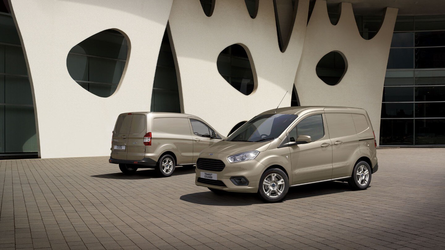 Két Ford Transit Courier egymás mellett