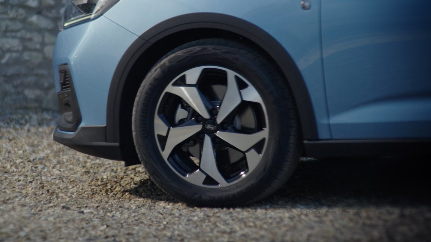 Ford Tourneo Connect front wheel close up