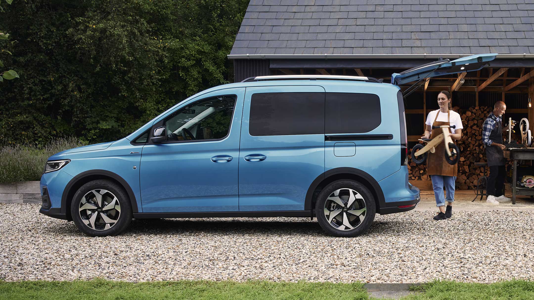 Ford Tourneo Connect front three quarter view