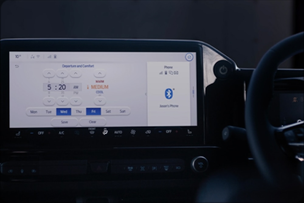 Az infotainment rendszer kijelzője egy Ford E-Transit Customban.