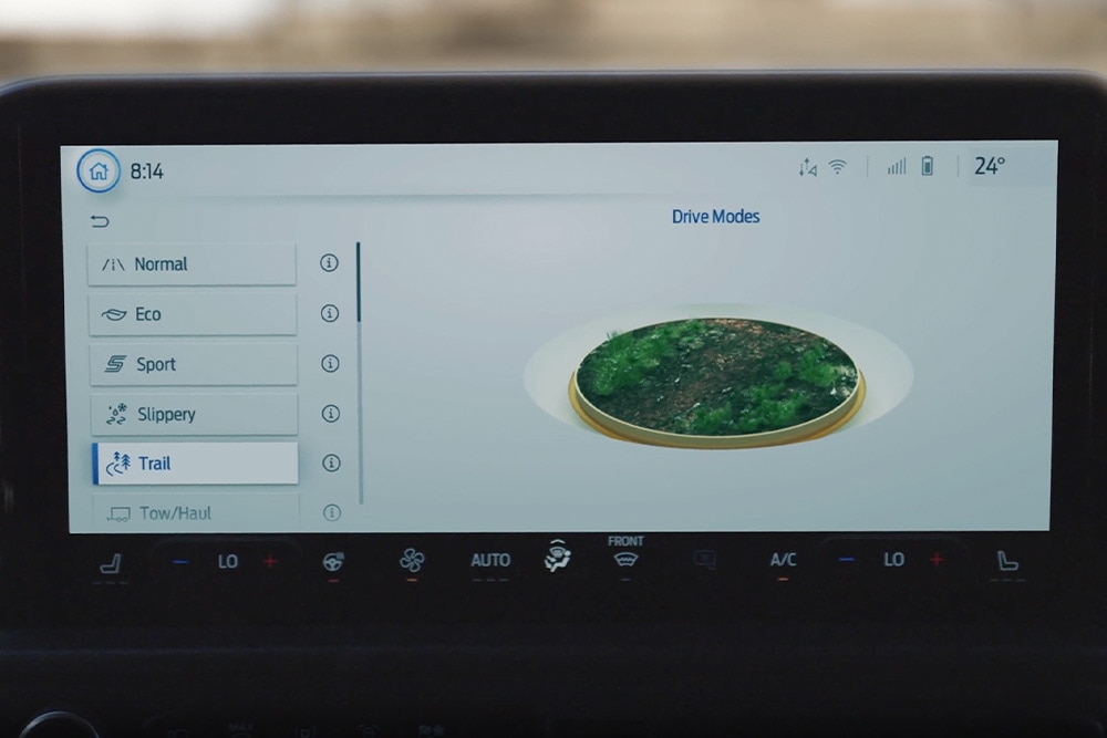 Vezetési üzemmódválasztó egy kijelzőn egy Ford Transit Customban.