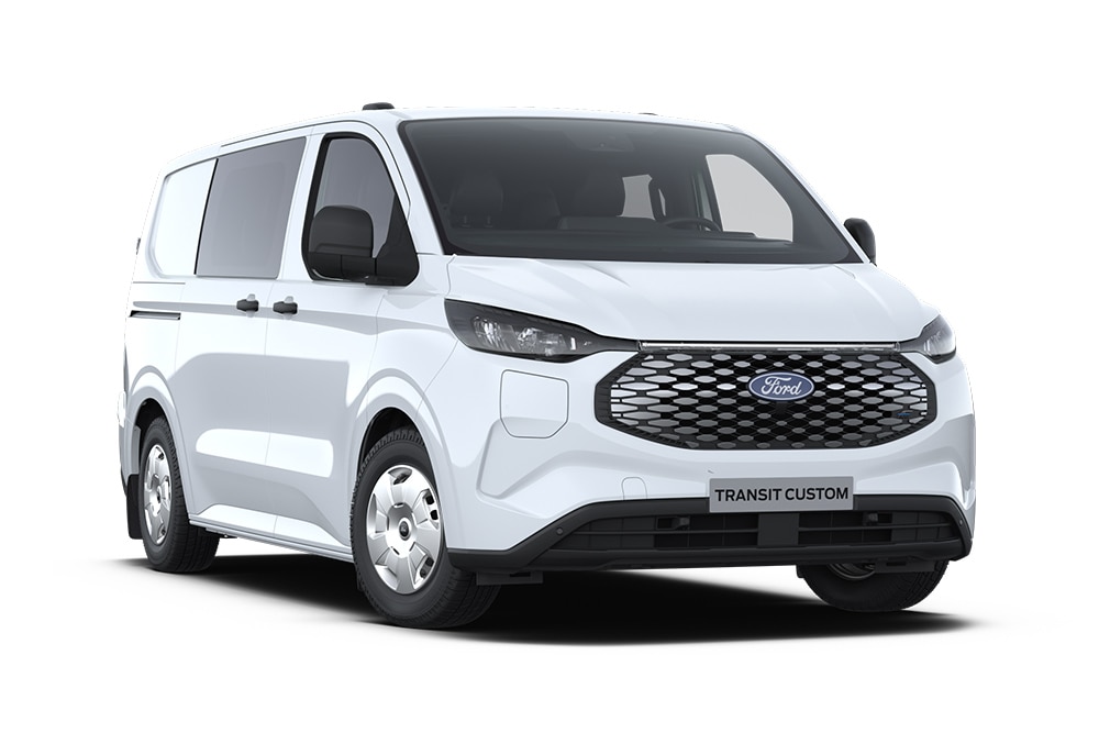 Egy fehér Ford E-Transit Custom elektromos dupla kabinos áruszállító, ferdén elölnézetből.