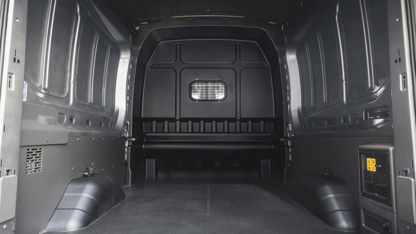 A Ford E-Transit Duplakabinos Áruszállító rakodótere