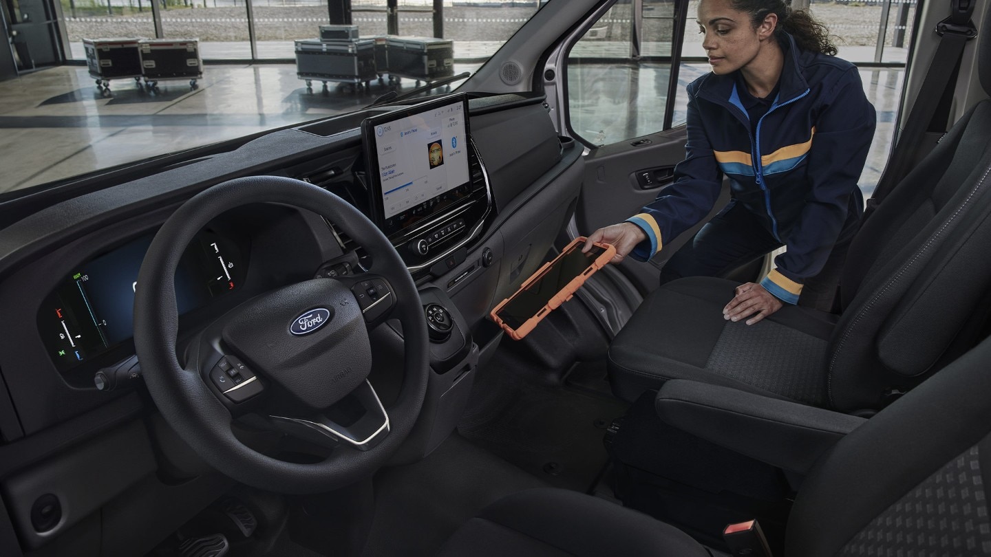 A Ford E-Transit belső tárolóhelyei