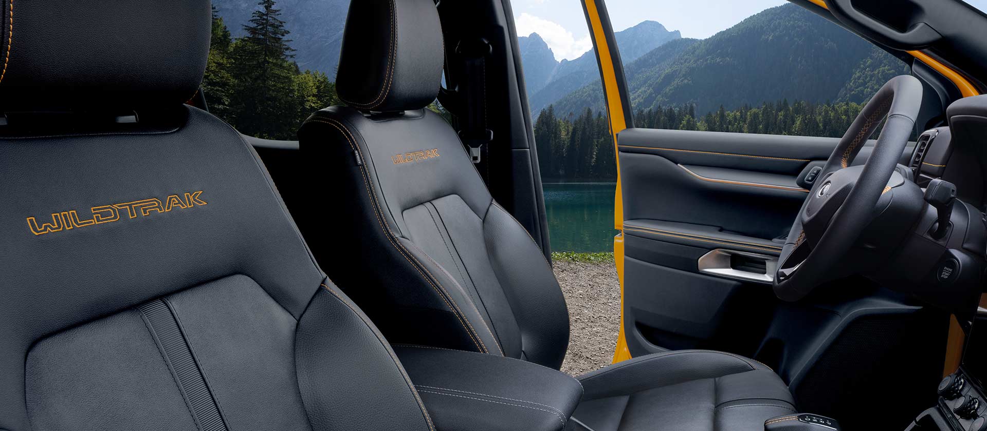 Ford Ranger Wildtrak első ülések hat- vagy nyolcféle módon állítható vezetőüléssel.