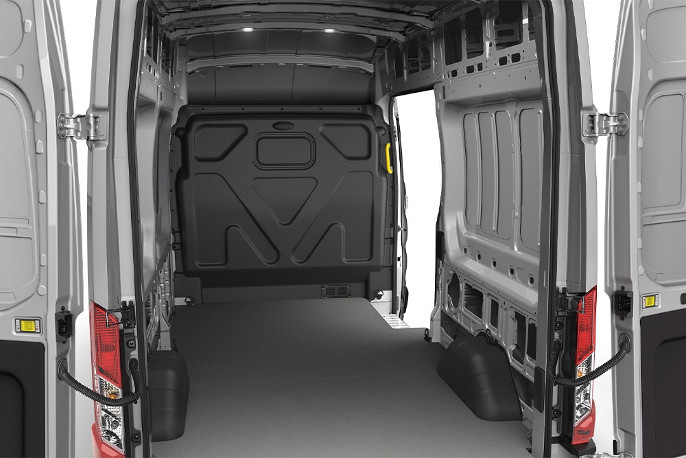 Egy Ford Transit Van üres rakterének belső nézete.