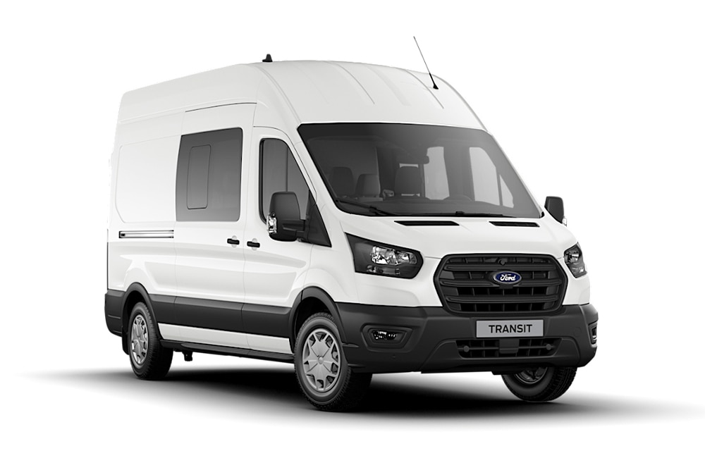 Egy fehér Trend-szériájú Ford Transit duplakabinos áruszállító.