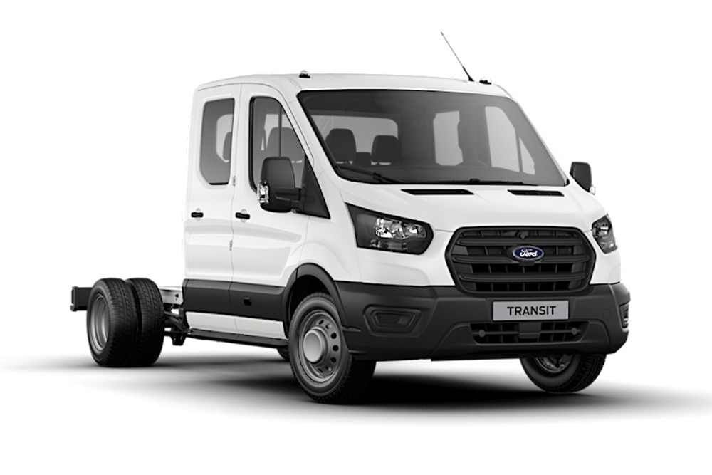 Fehér Ford Transit duplakabinos alváz fehér háttérrel.
