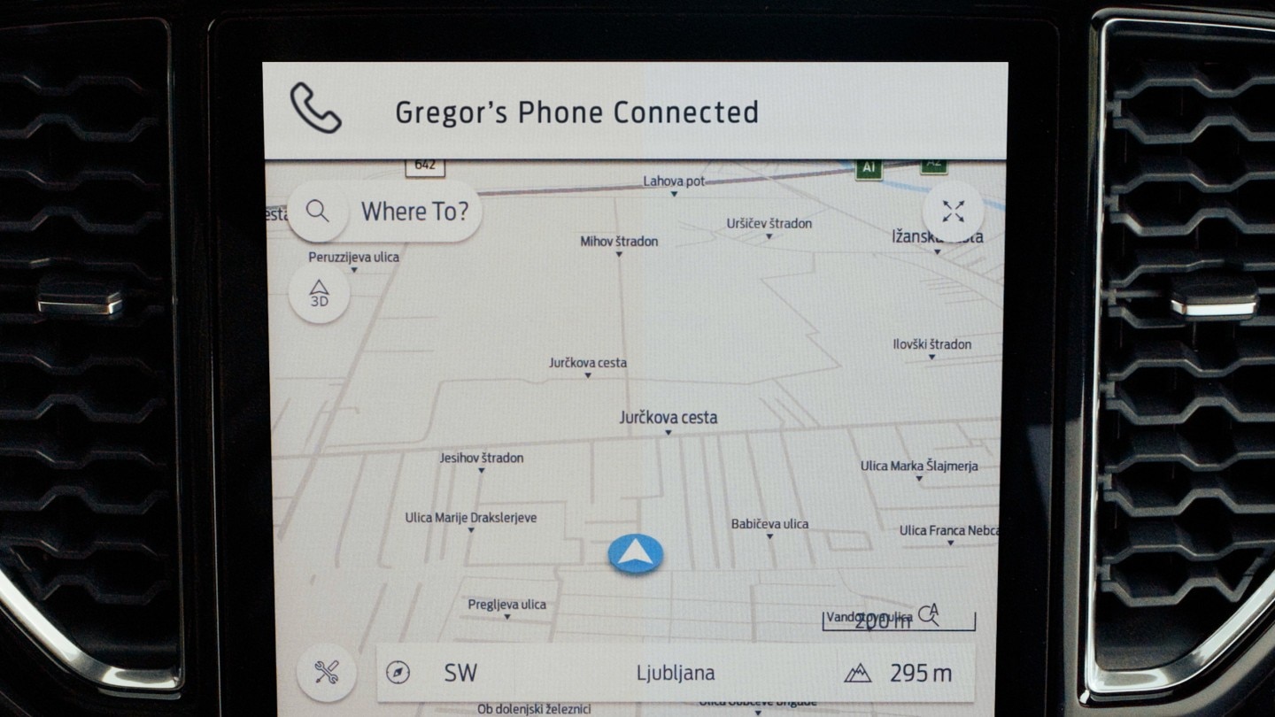 A vadonatúj Ford Ranger csatlakoztatott navigáció képernyőn történő bemutatása