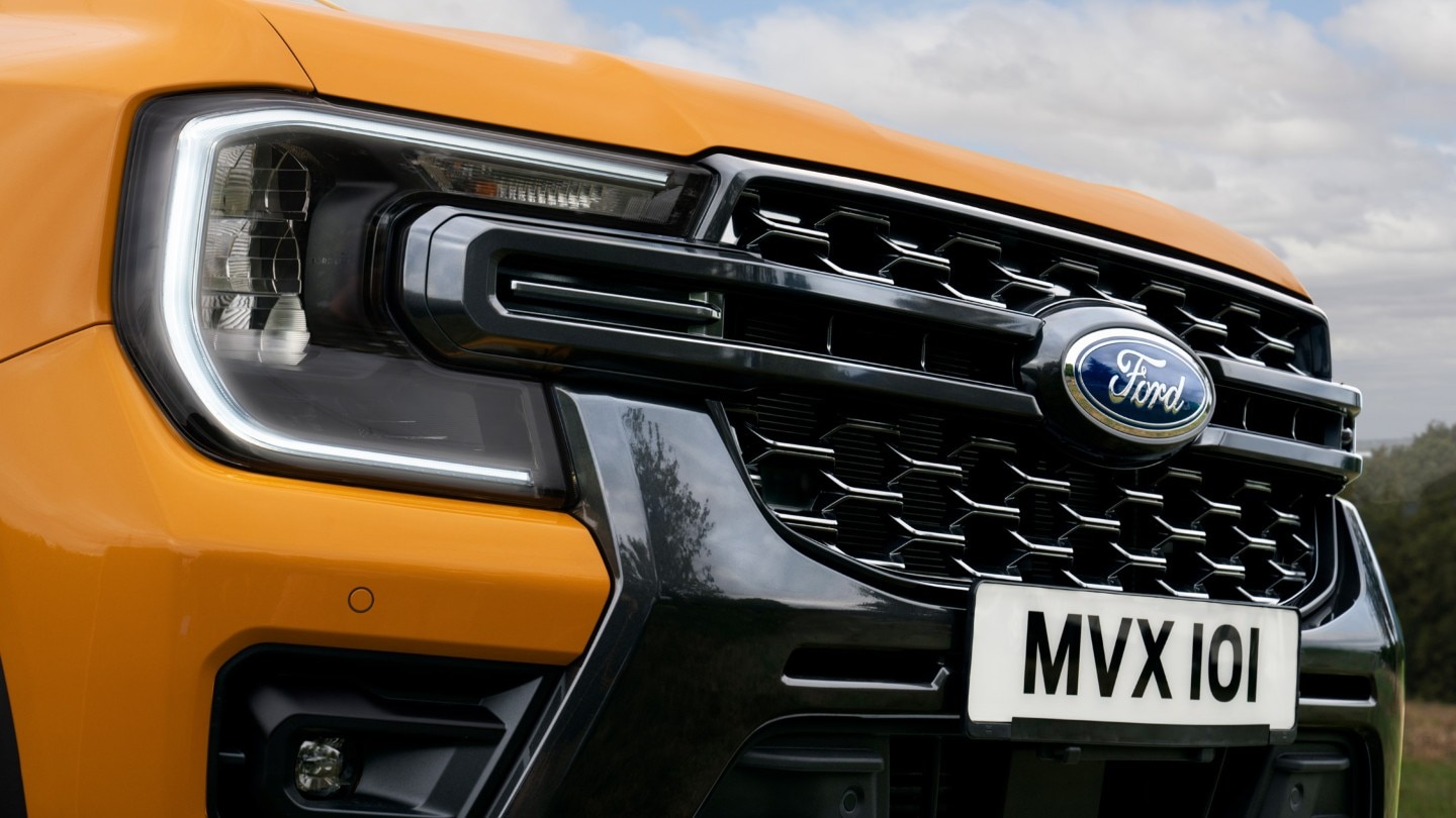 A vadonatúj Ford Ranger Wildtrak lámpája és hűtőrácsa