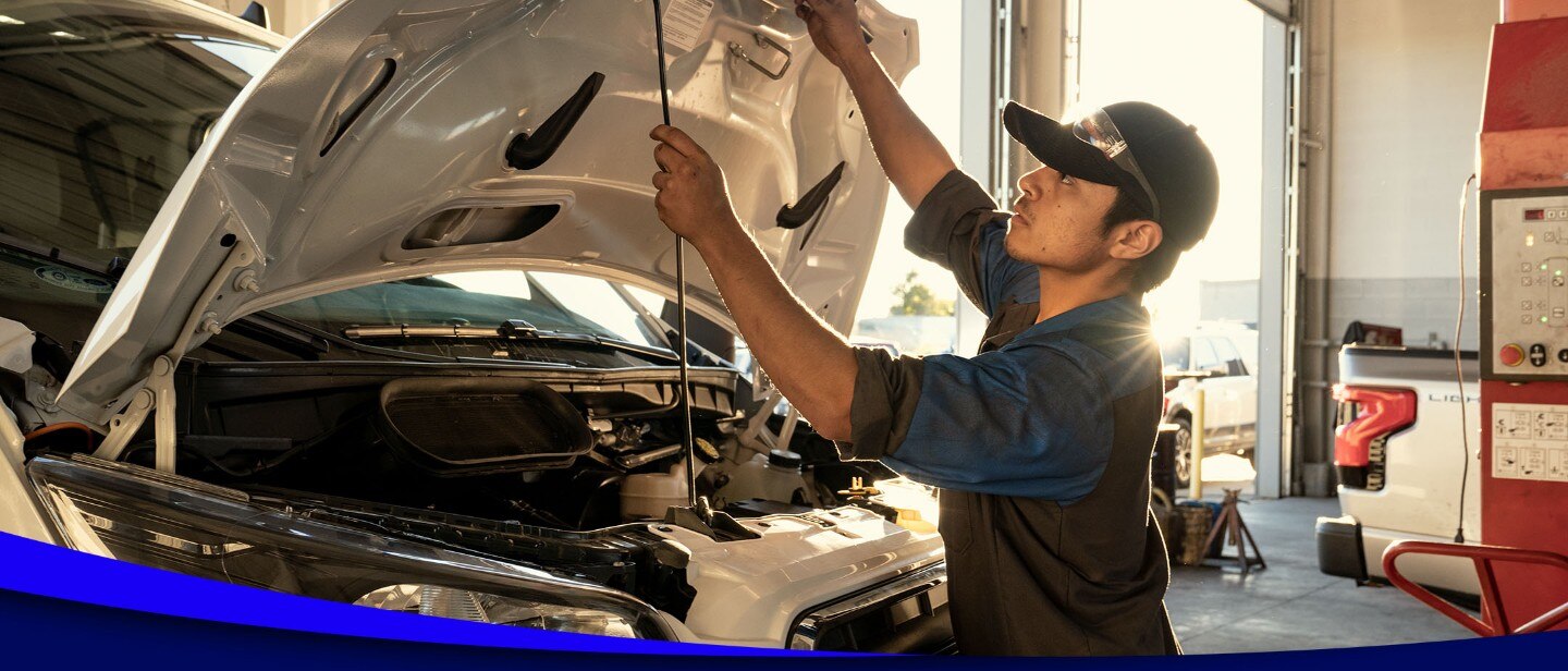 Ford mechanic servicing a Ford