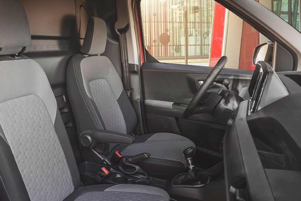 Új Ford Transit Courier 6 irányban állítható vezetőülése