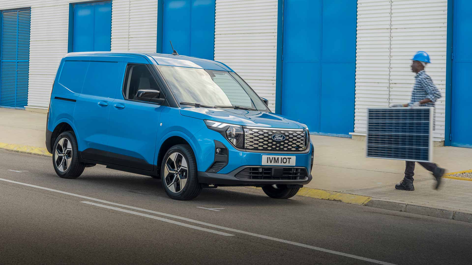 Ford E-Transit Courier jobb első nézete, kék
