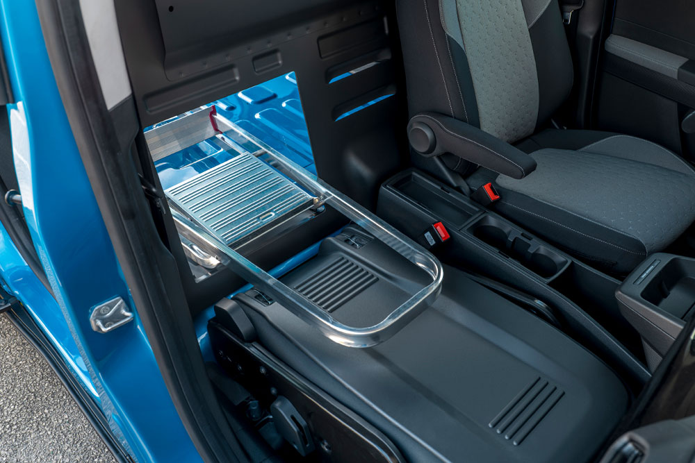 Ford E-Transit Courier hátsó válaszfala rakodónyílással