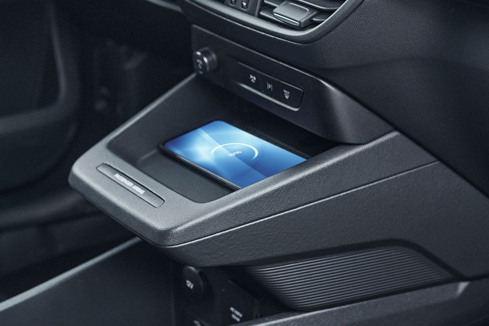 Ford E-Tourneo Courier központi töltőfelülete