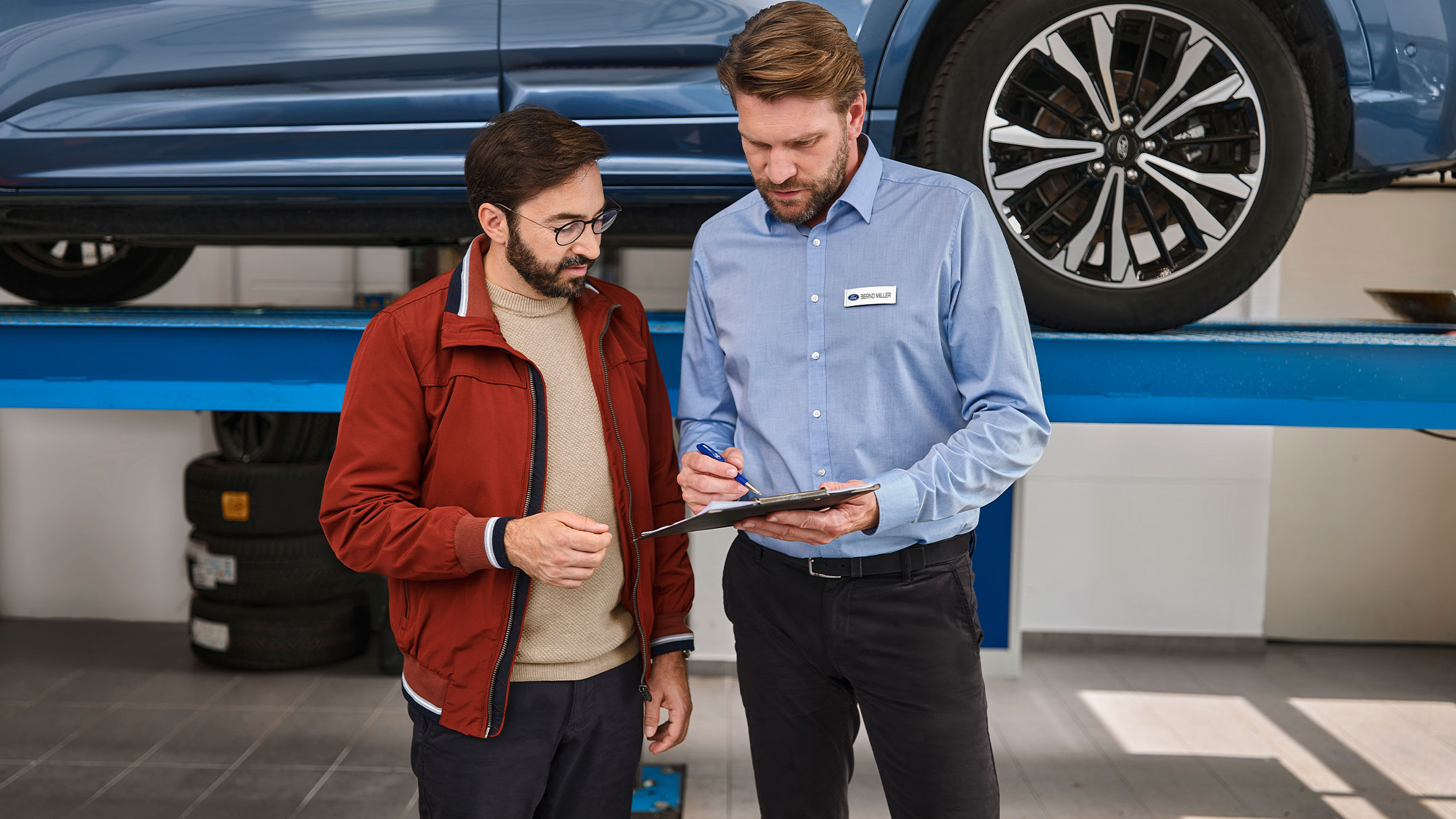 Egyeztetés egy Ford márkaszerviz szakemberével